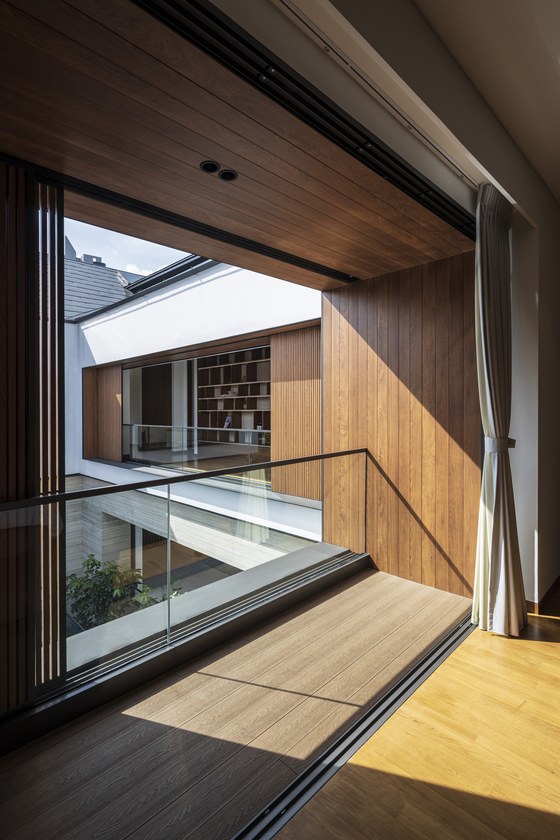 Open Courtyard House by Wallflower Architecture + Design