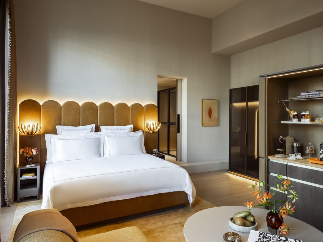 Rosewood Amsterdam, Canal View Junior Suite