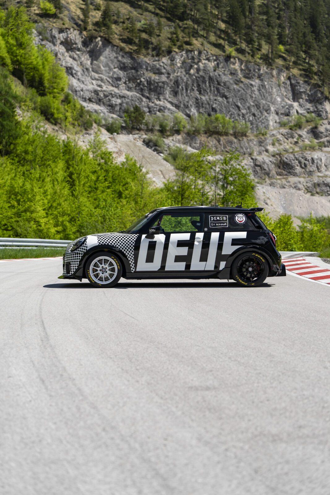 24 hours at the Nürburgring: MINI John Cooper Works and Bulldog Racing are ready for the 24 Hours Race.