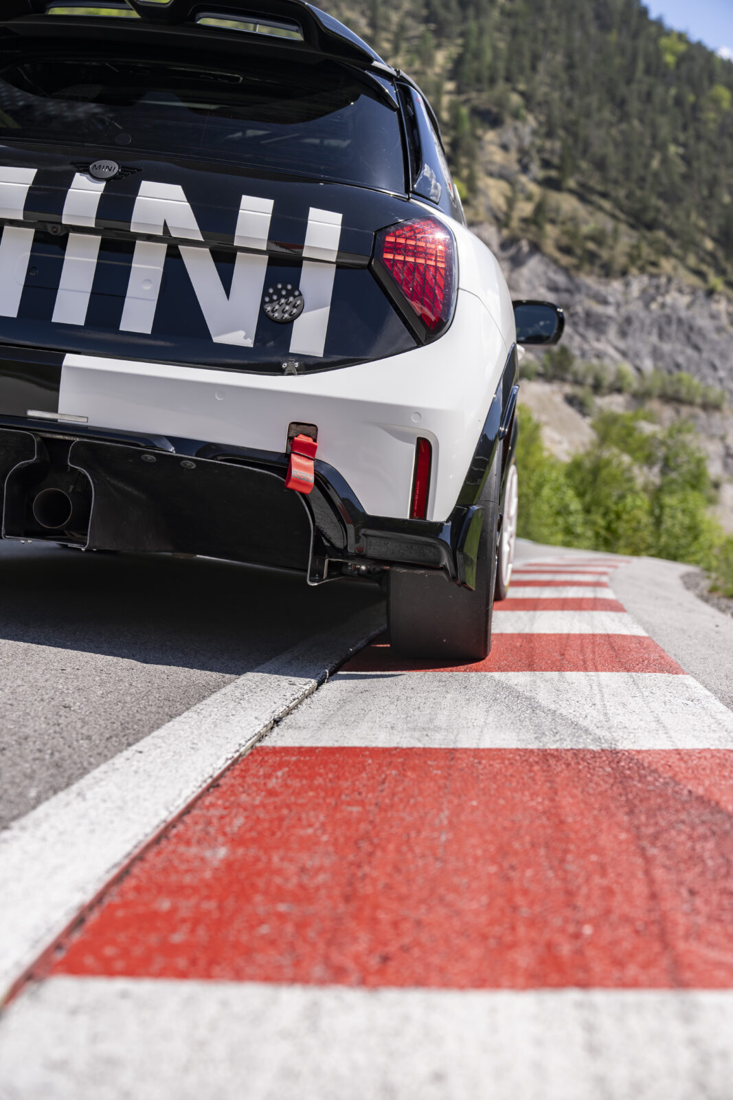 24 hours at the Nürburgring: MINI John Cooper Works and Bulldog Racing are ready for the 24 Hours Race.