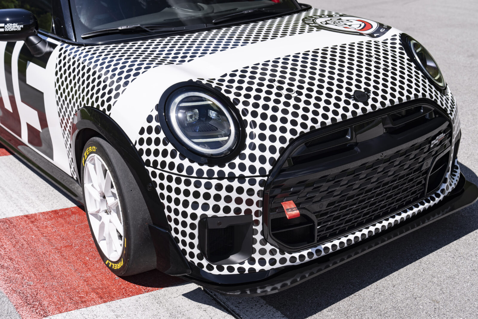 24 hours at the Nürburgring: MINI John Cooper Works and Bulldog Racing are ready for the 24 Hours Race.