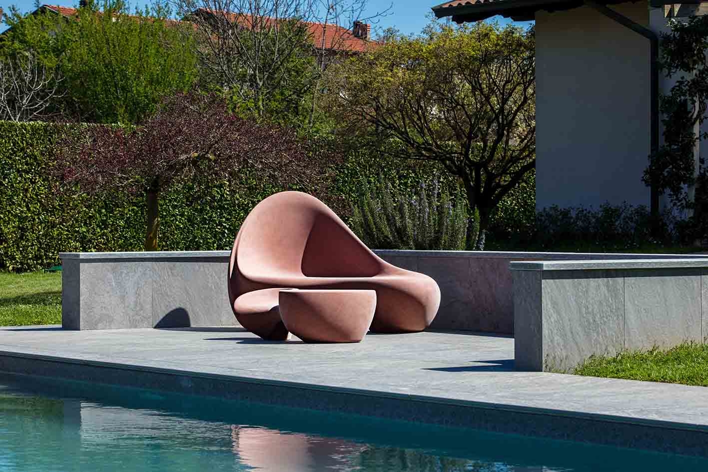 アート・デザイン・音楽 GARDENS LIFE 2 LIFE STYLE DESIGN A Garden Sofa That Mimics the Waves by Zaha Hadid Studio