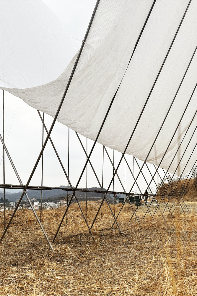 This Lightweight Metal Structure Turns an Ecuadorian Hilltop Into a Place of Reflection