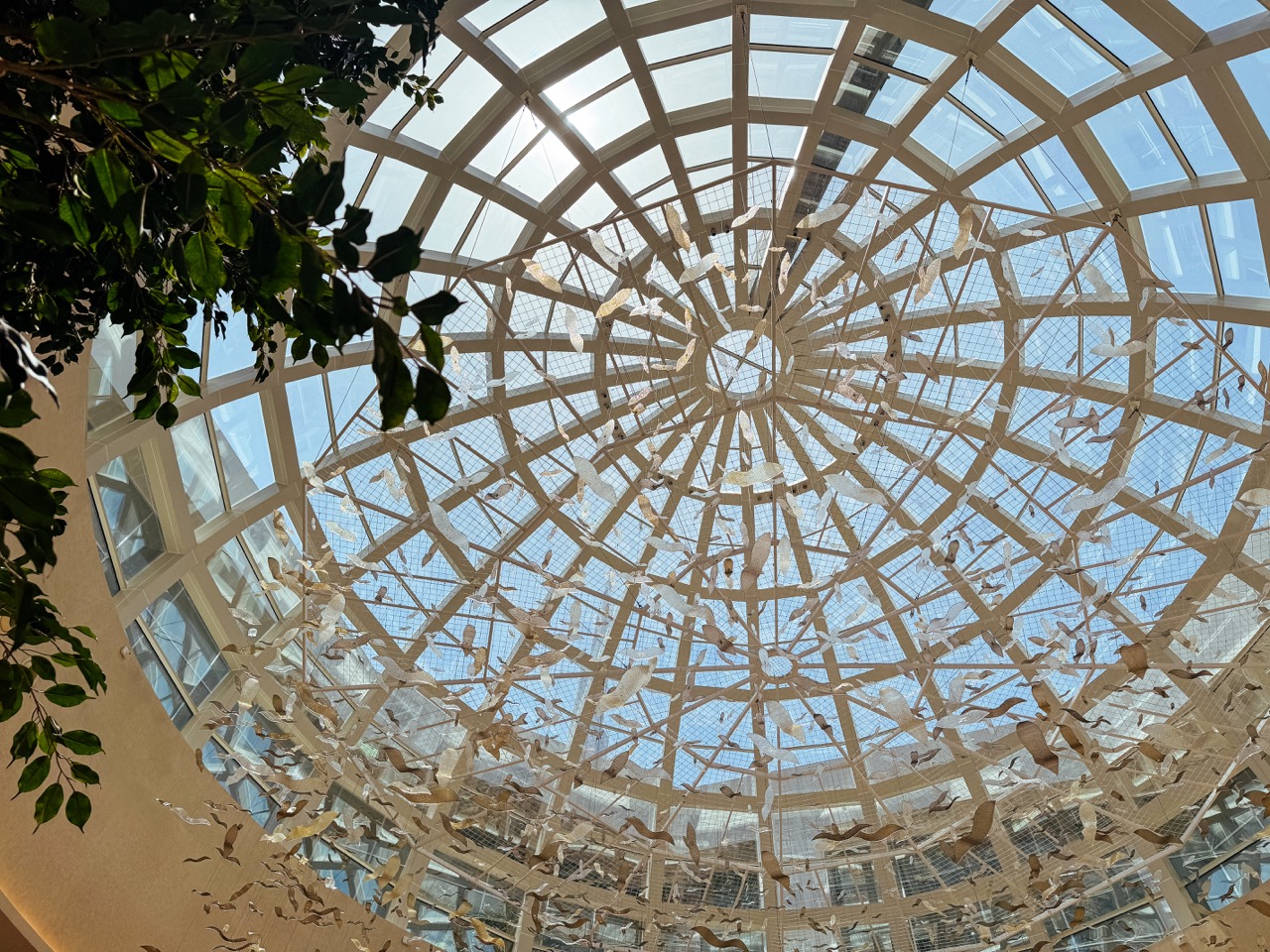 A Stunning Glass Art Installation Fills the Dome at Dubai Mall with Light and Movement