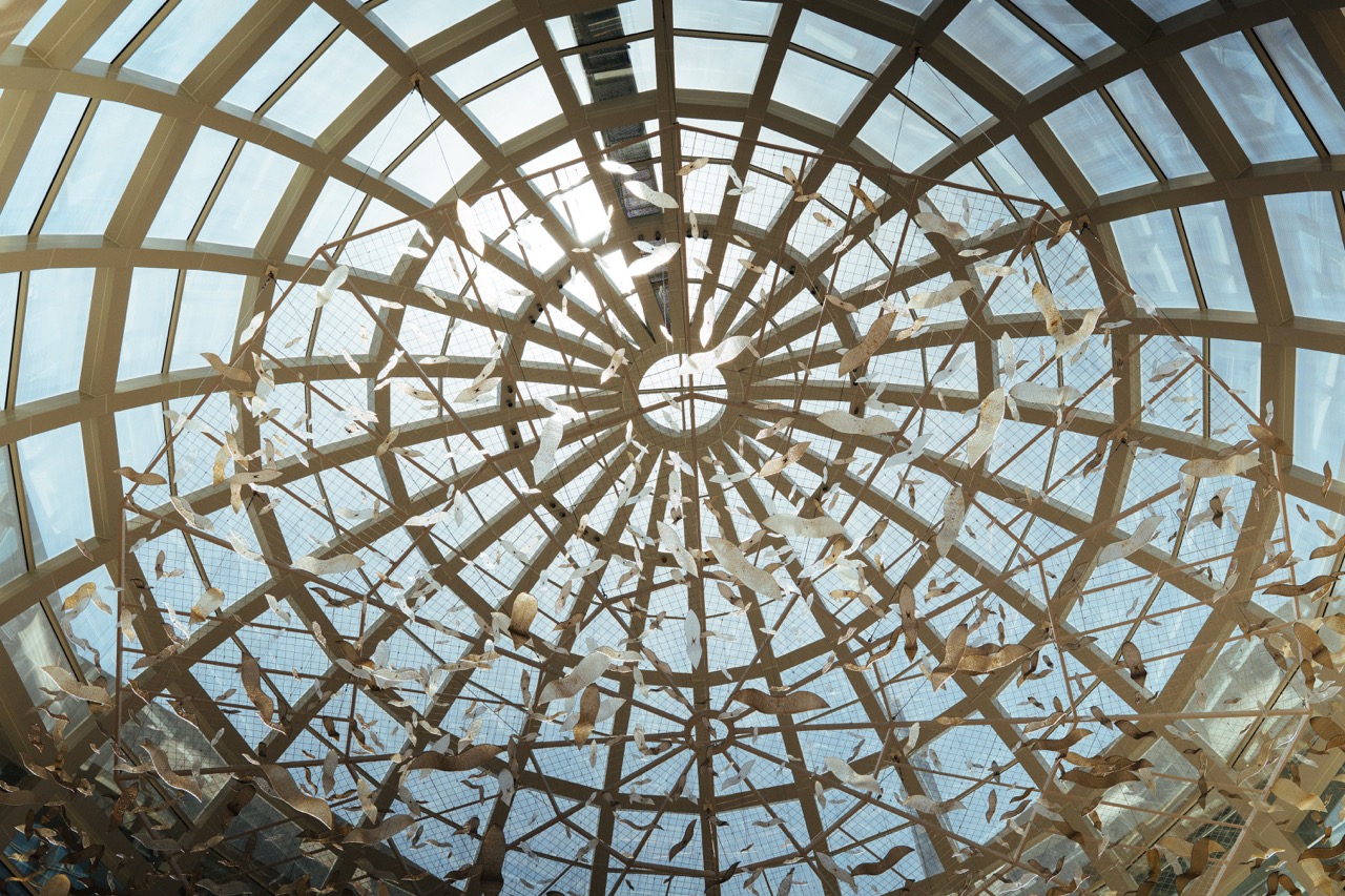 A Stunning Glass Art Installation Fills the Dome at Dubai Mall with Light and Movement