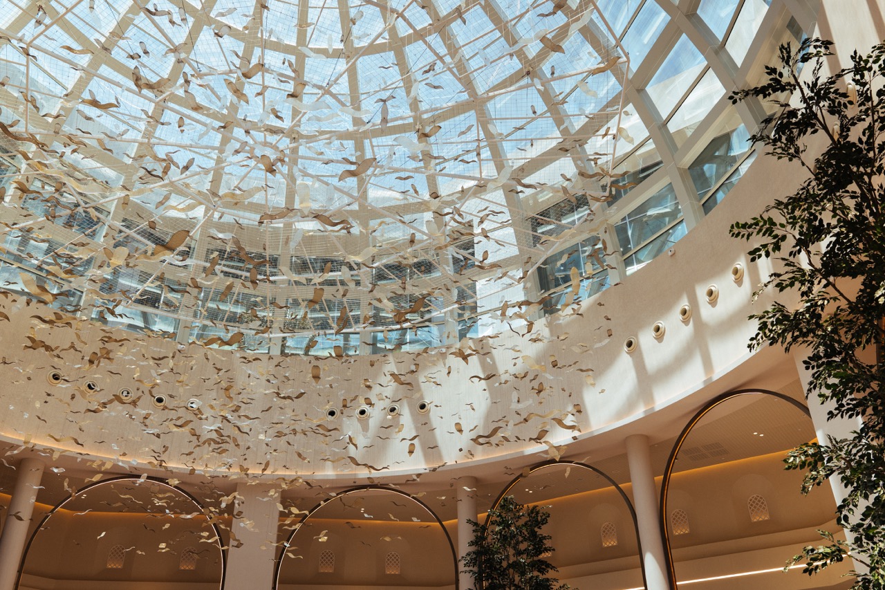 A Stunning Glass Art Installation Fills the Dome at Dubai Mall with Light and Movement