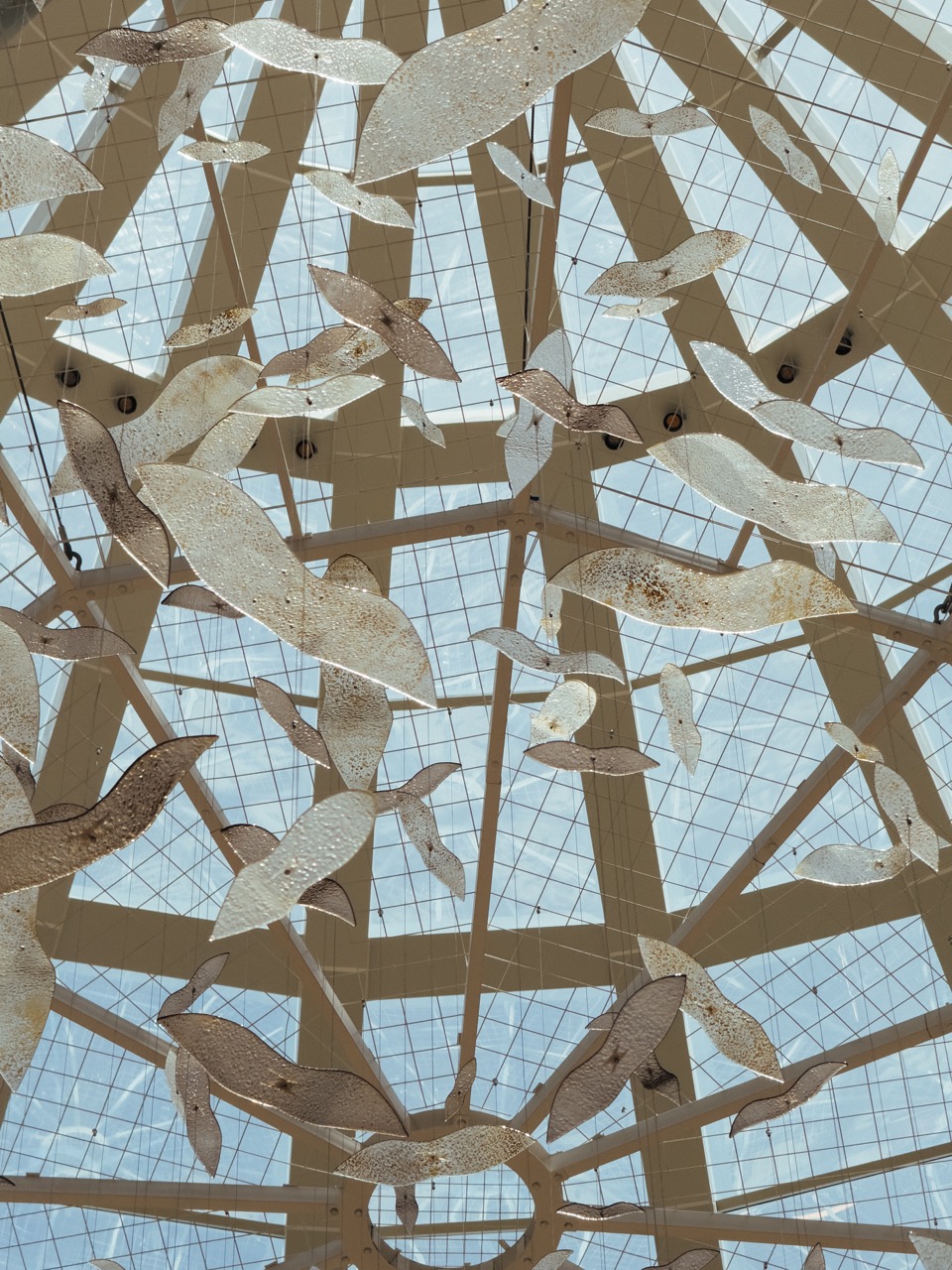 A Stunning Glass Art Installation Fills the Dome at Dubai Mall with Light and Movement