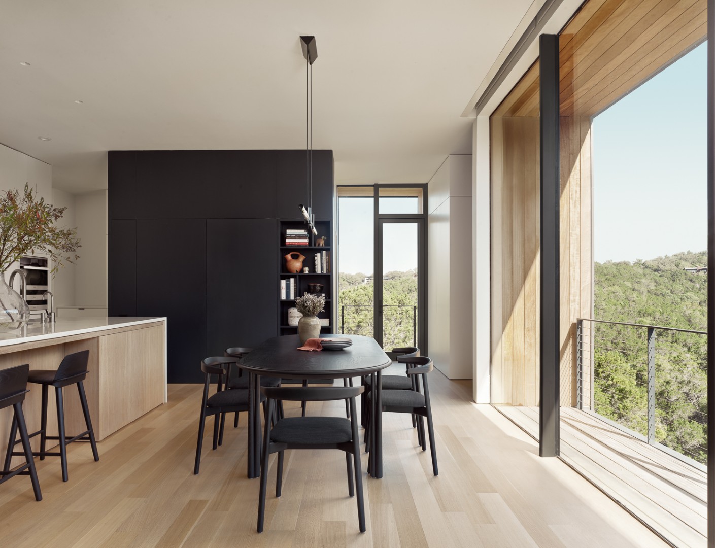 This Austin Home Climbs Above the Trees for a Life Without Curtains