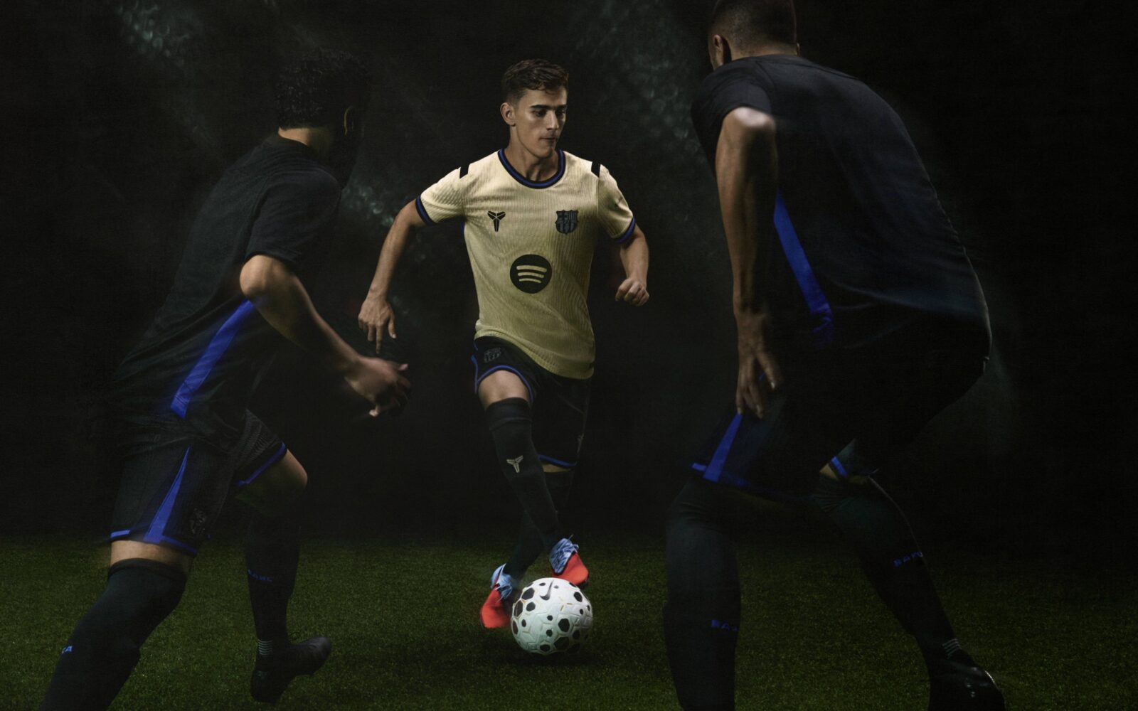 nike-kobe-x-fcb-collab