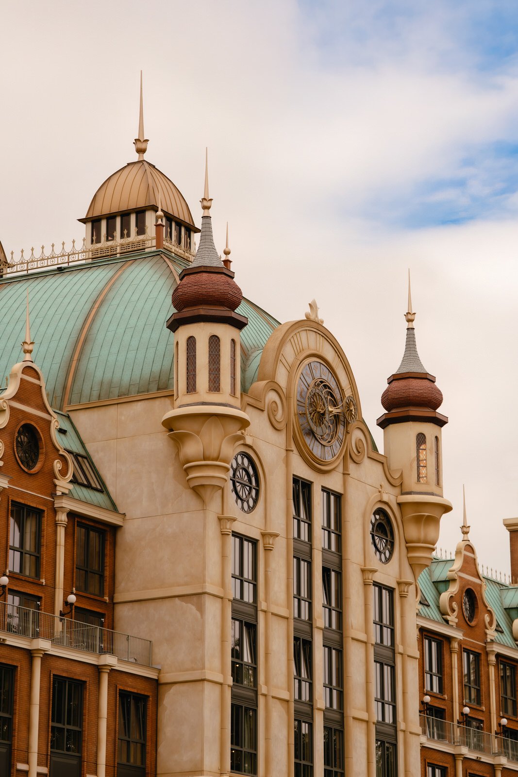 2025 Efteling Grand Hotel Design Feature Seven Coloured Views and Luxe Materials by Heinzel de Vries