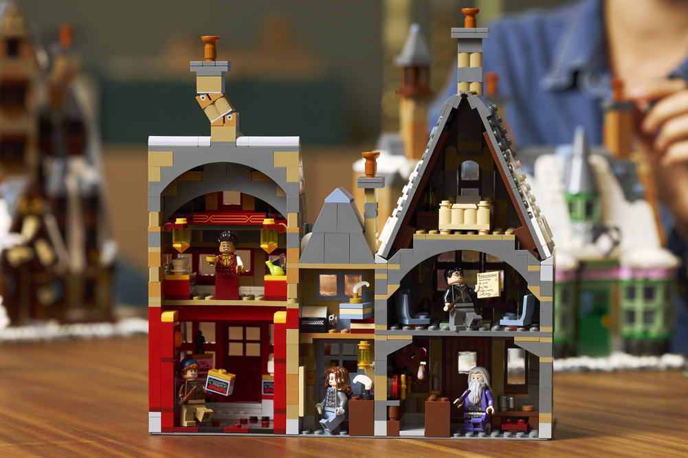 LEGO® Harry Potter™ Hogsmeade™ Village - Collectors' Edition