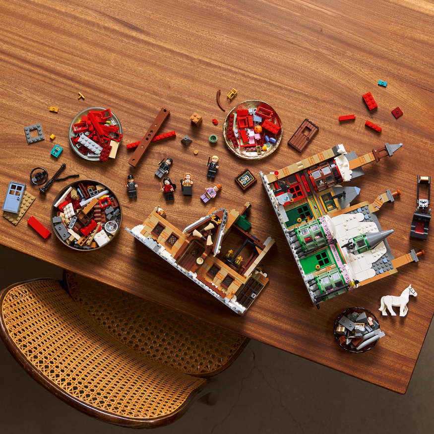 LEGO® Harry Potter™ Hogsmeade™ Village - Collectors' Edition