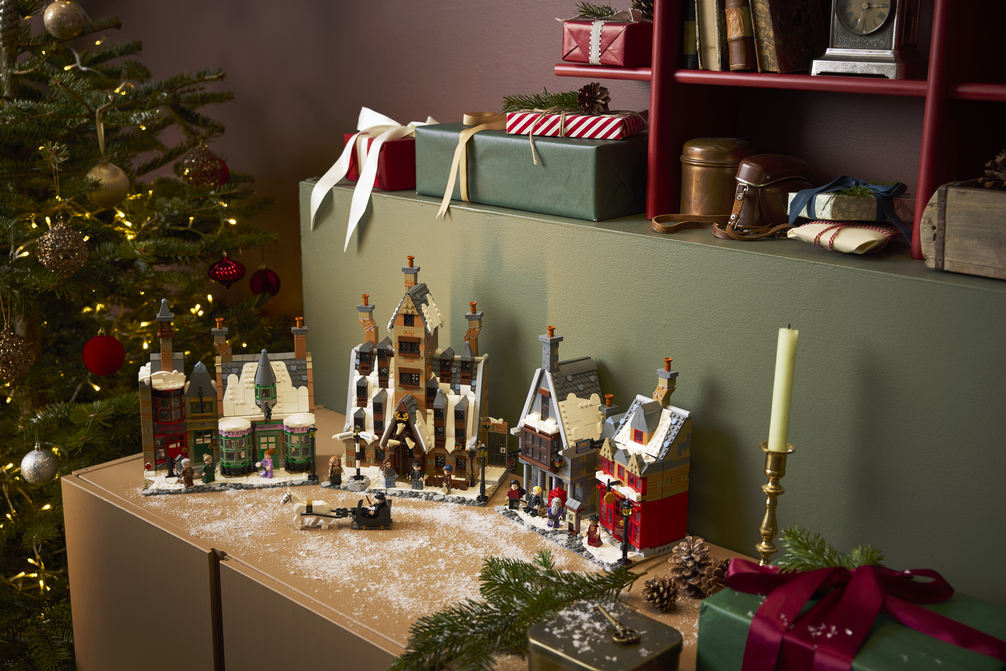 LEGO® Harry Potter™ Hogsmeade™ Village - Collectors' Edition