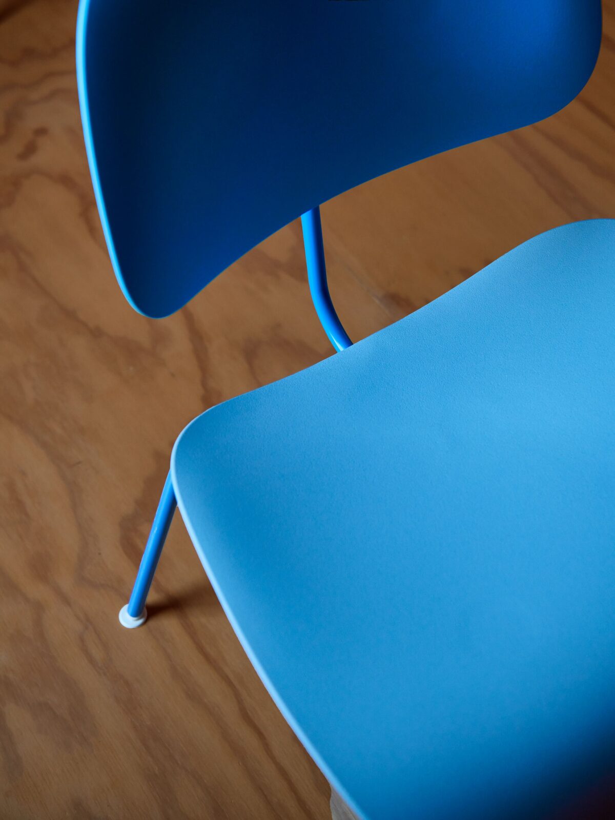 Herman Miller Reissues Eames Molded Plastic Dining Chair