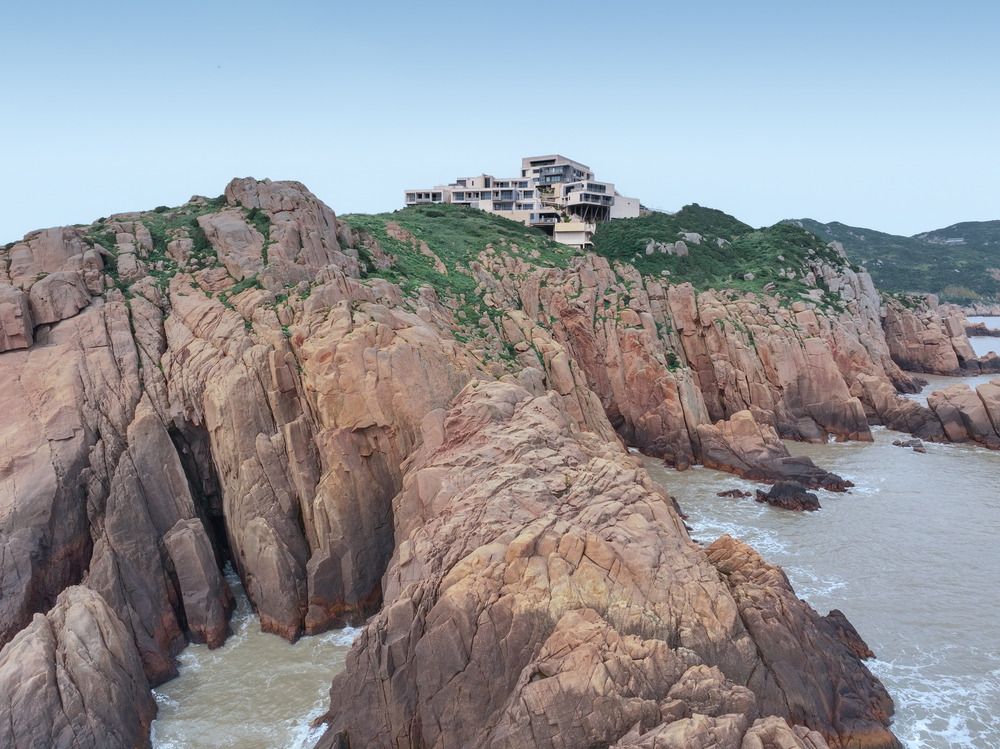 Huanglong Island Lighthouse Hotel by WJ STUDIO