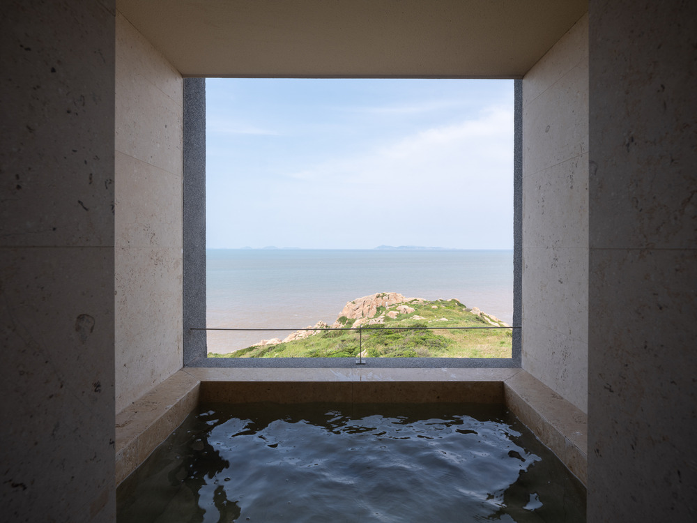 Huanglong Island Lighthouse Hotel by WJ STUDIO
