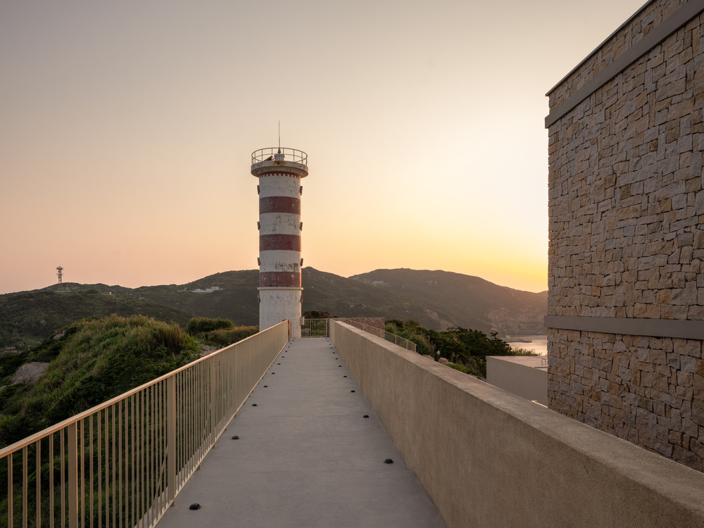 Huanglong Island Lighthouse Hotel by WJ STUDIO