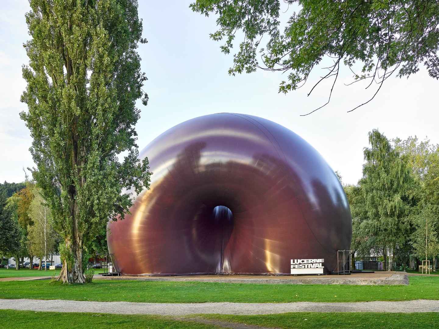 Inflatable Ark Nova in Lucerne Combined Arata Isozaki’s Architecture with Anish Kapoor’s Sculpture