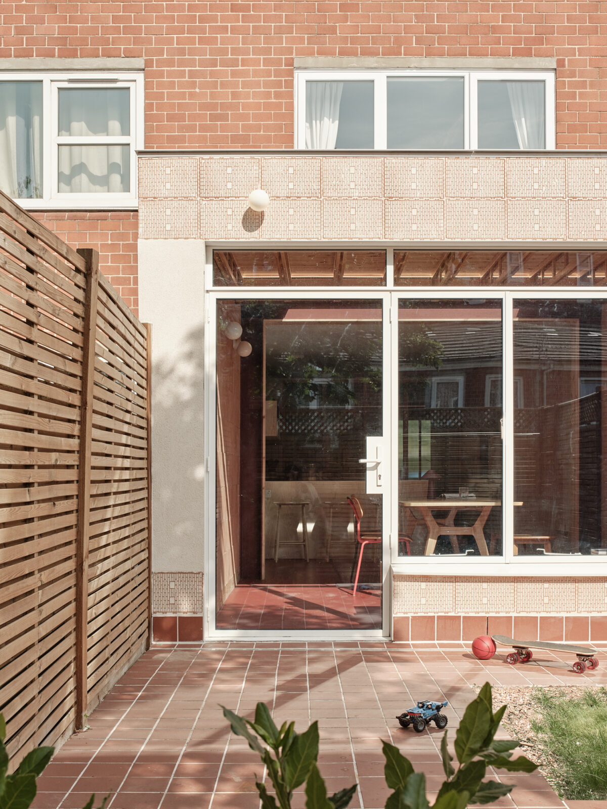 A London Terrace House Explores Low-Impact Living Through Porotherm Construction