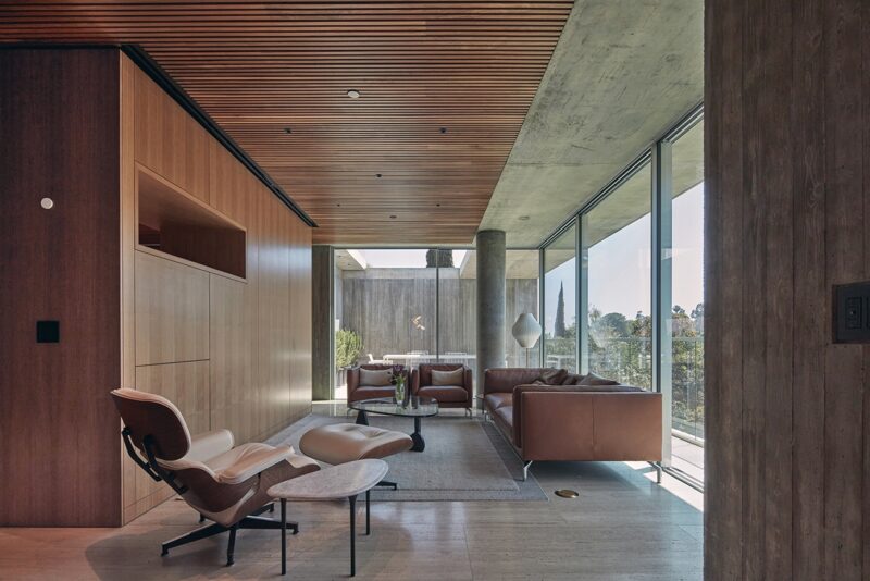 Architectural Concrete and a Glass Atrium Define This Hollywood Hills ...