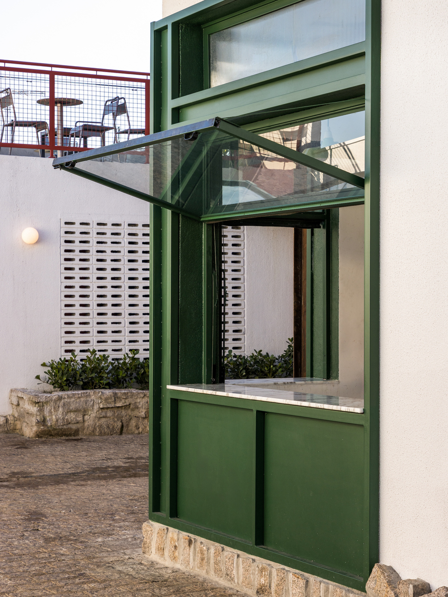 Bar Céu by Kuster Brizola Arquitetos