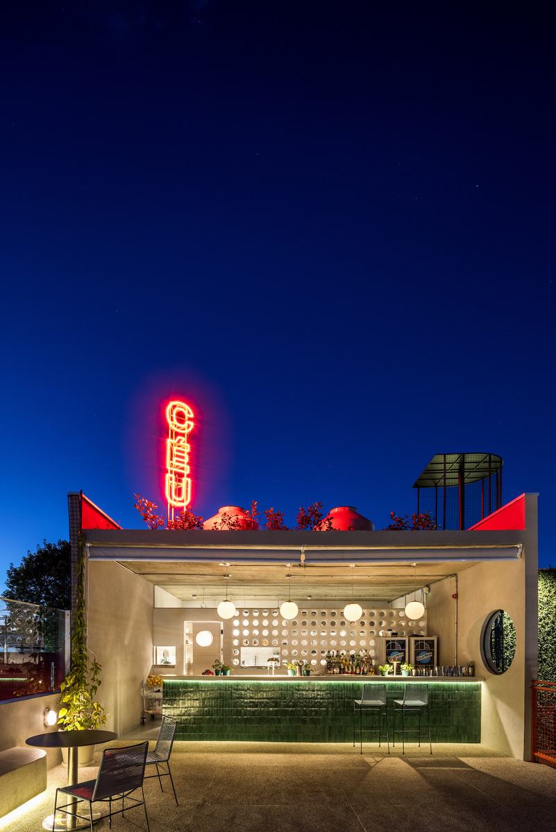 Bar Céu by Kuster Brizola Arquitetos