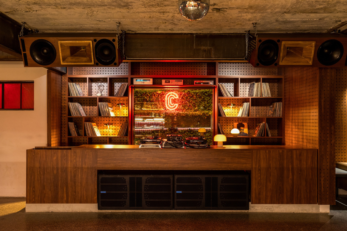 Bar Céu by Kuster Brizola Arquitetos