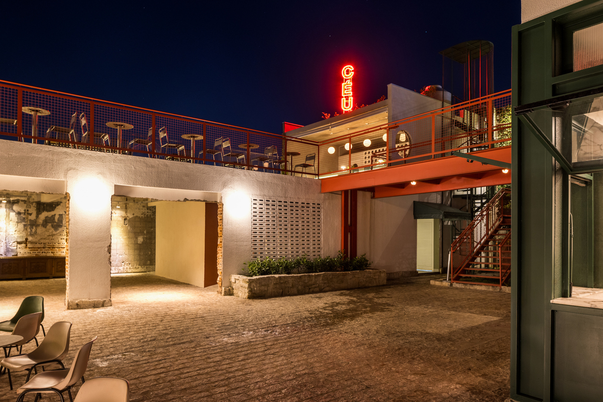 Bar Céu by Kuster Brizola Arquitetos