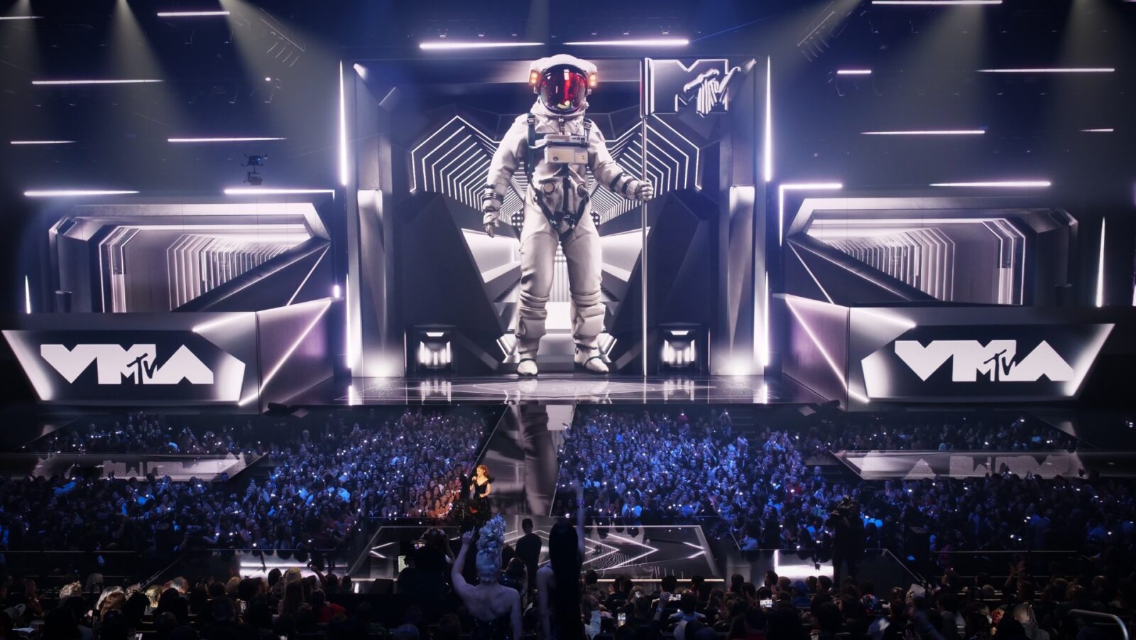 The Moon Person Comes Alive With Anamorphic Magic at MTV VMAs 2025