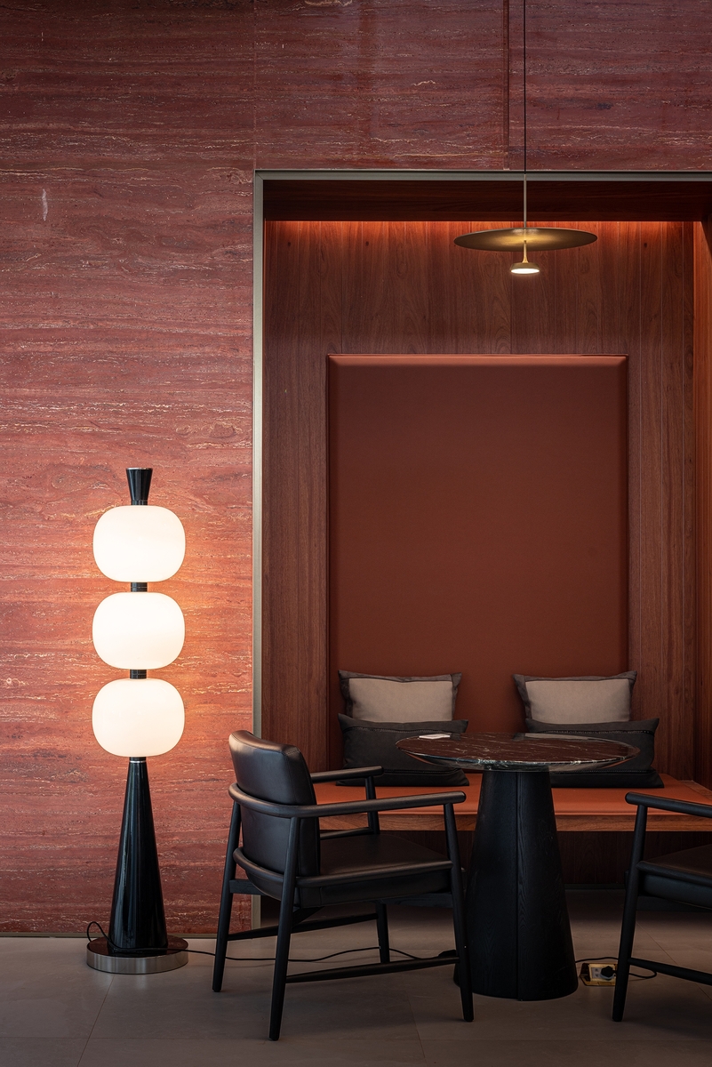 Tang Hulu Floor Lamp