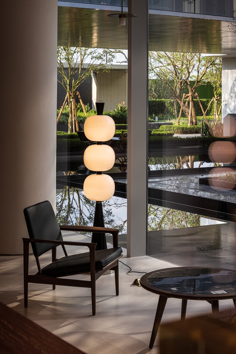 Tang Hulu Floor Lamp