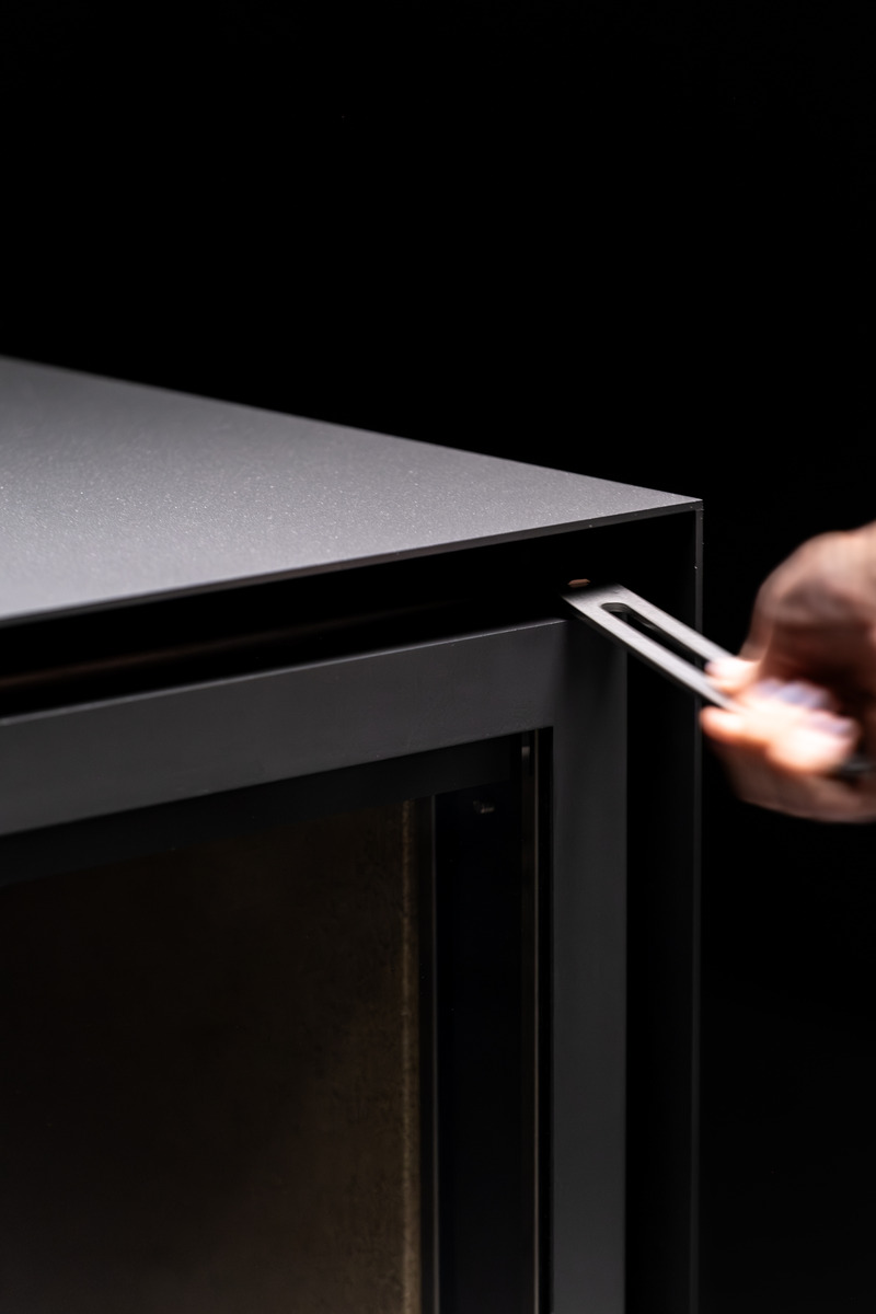 The s16-V door opens with a removable key