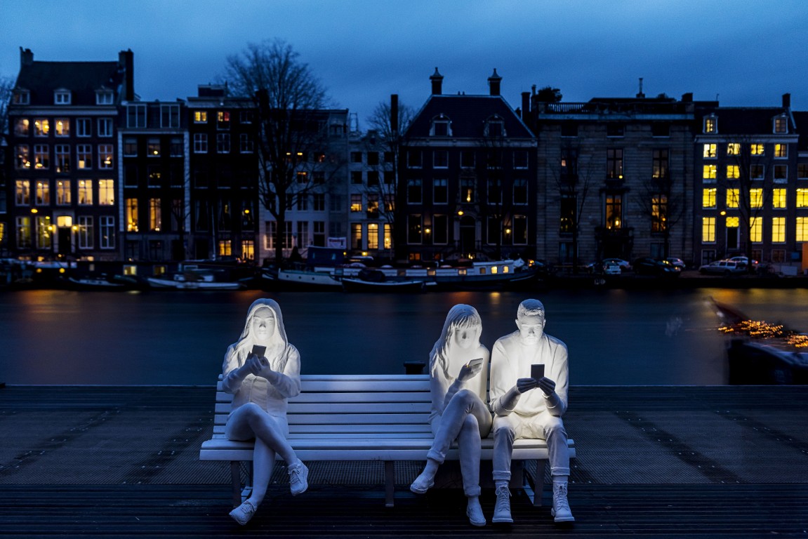 Absorbed by Light. Gali May Lucas. LIT Ligthing Design Awards 2019 winner.