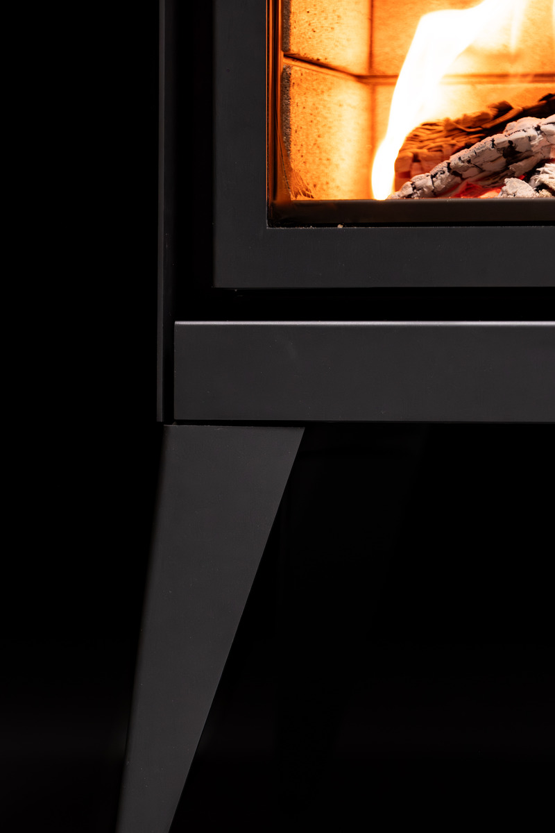 s16-V comes with adjustable legs