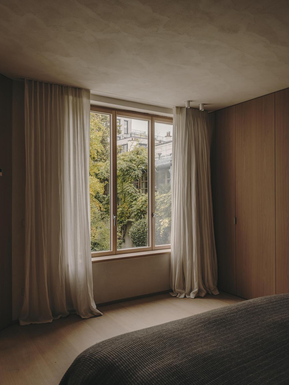 Paris Townhouse by Holzrausch Studio