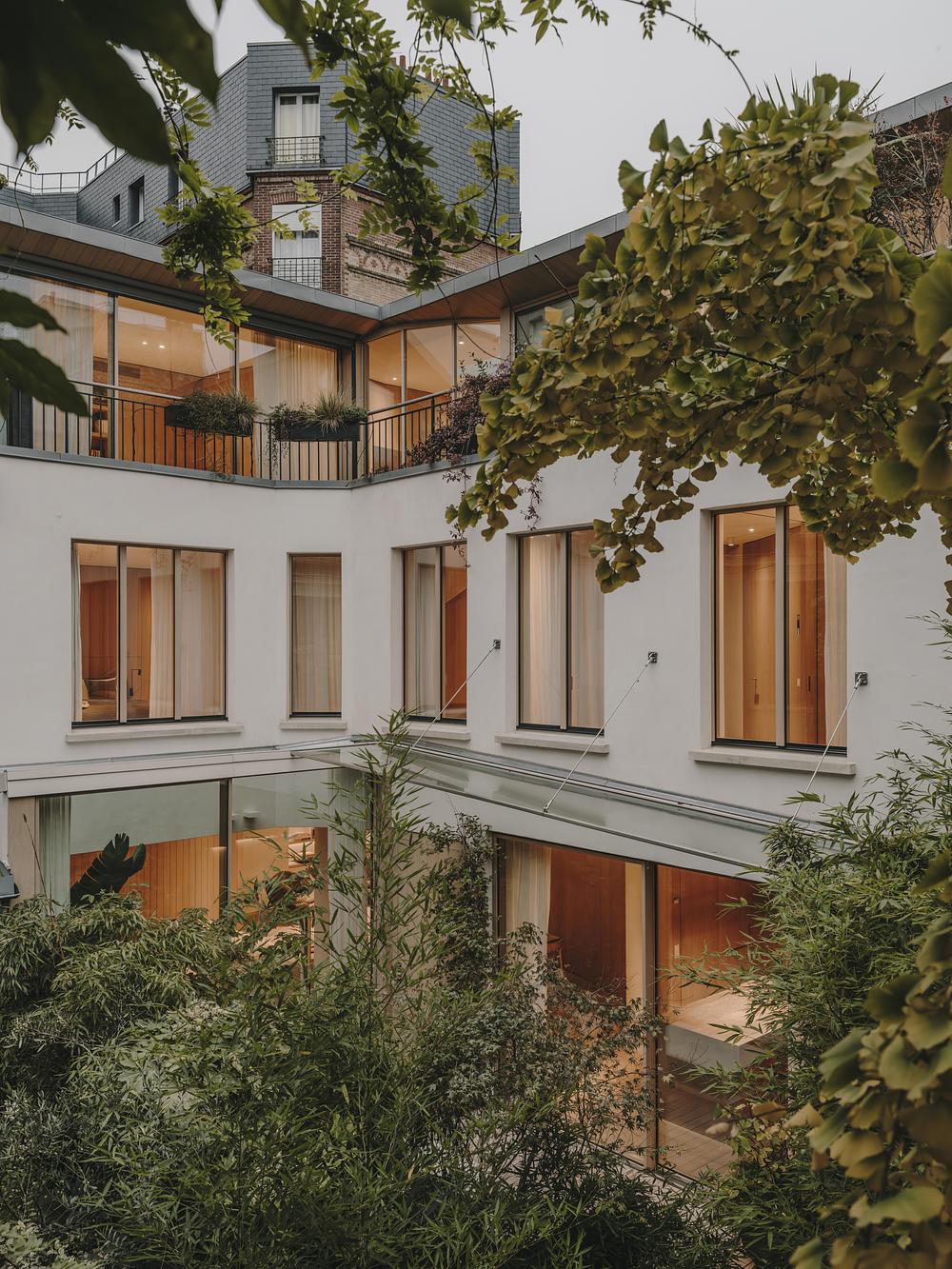 Paris Townhouse by Holzrausch Studio