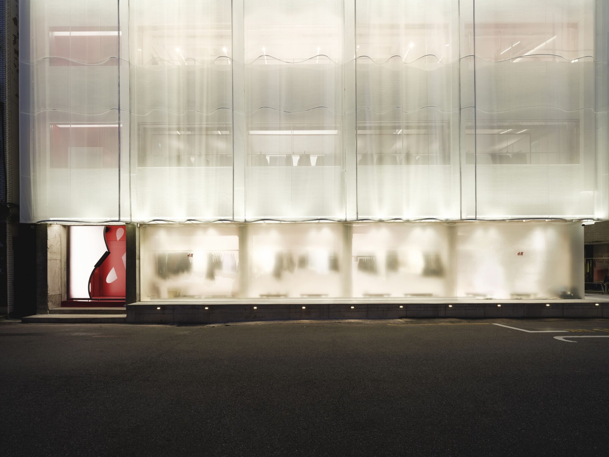 H&M Seongsu: Inside the New Three-Story Seoul Store with Industrial ...