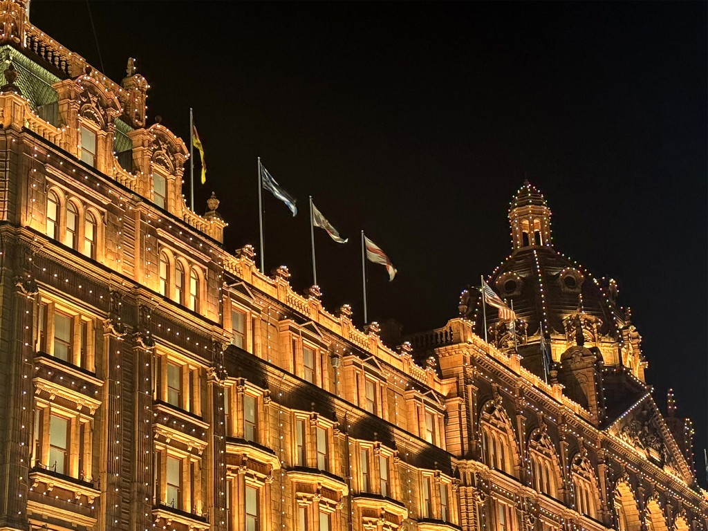 Harrods Returns to the Night Sky With a Christmas-Ready Glow Crafted for a New Era