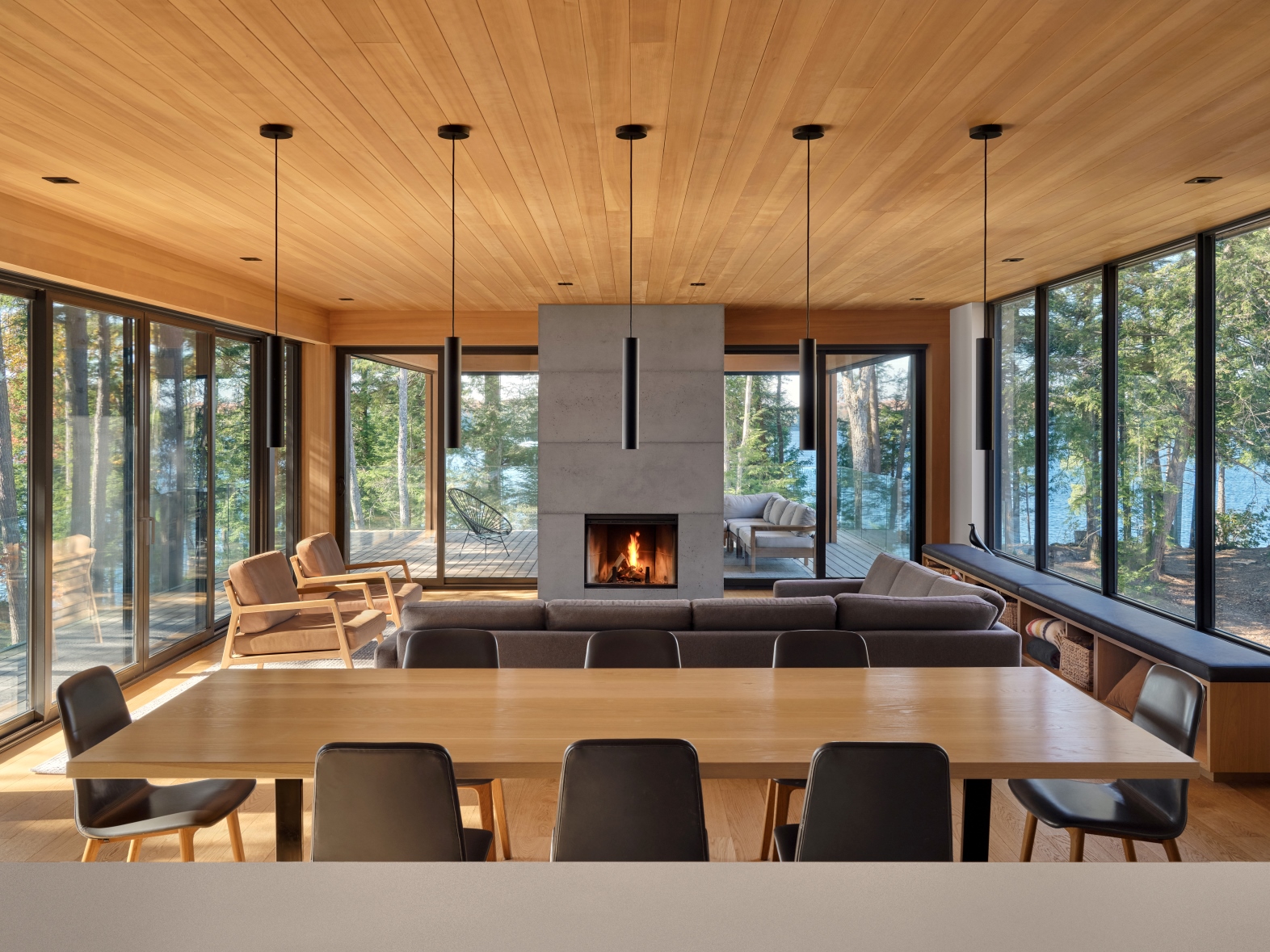 Cottage on the Outskirts of Long Lake Becomes a Year-round Family Retreat -  D5 MAG – Design Magazine, image size:1572x1179