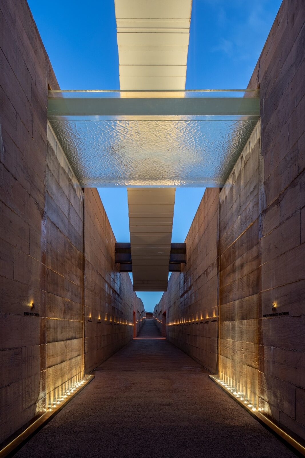 "Memorial Brumadinho" by Atiaîa Lighting Design Photo credit: Pedro Mascaro and Leo Drumond/Nitro