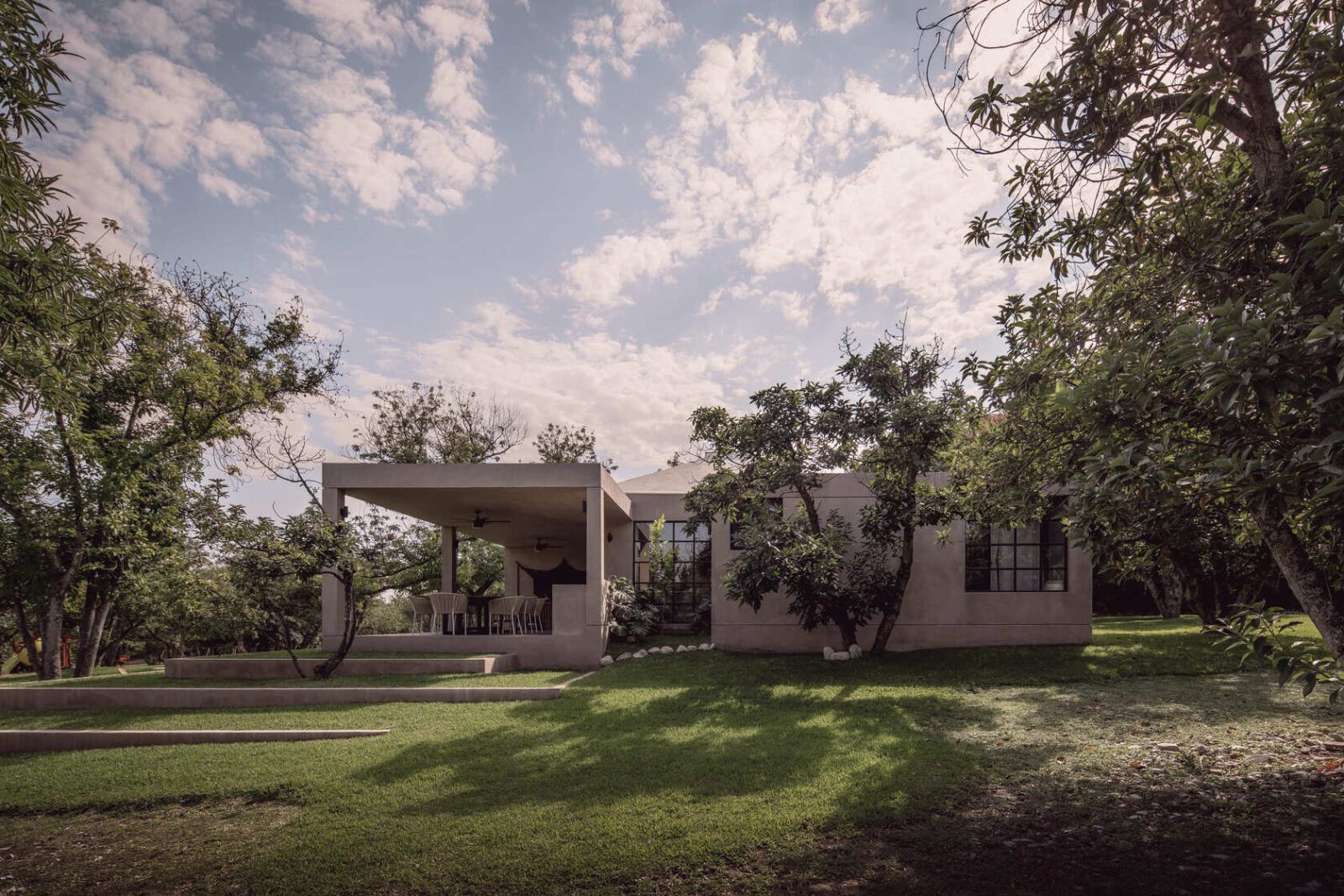 El Aguacate vacation house by Práctica Arquitectura