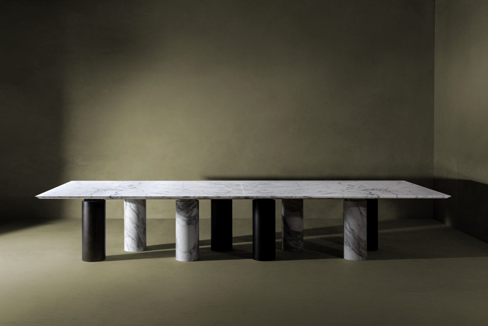Arcaico is the biggest table of the collection