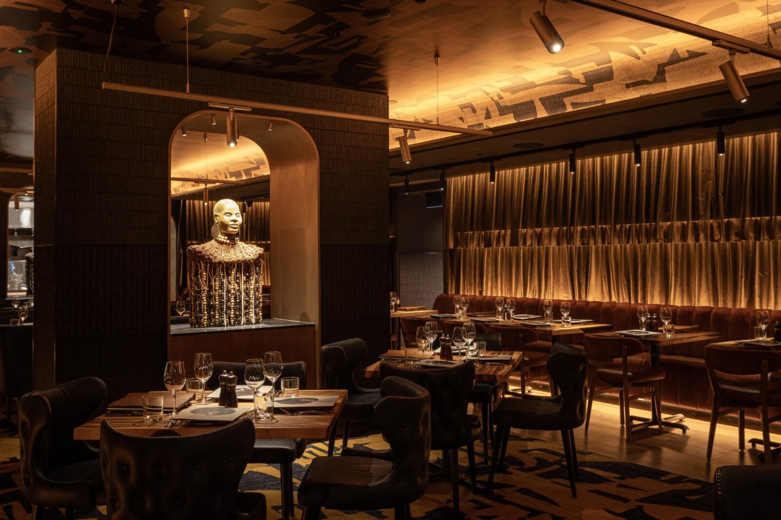 Restaurant Meat & Wine co., African Queen with lighting by Ark Lighting