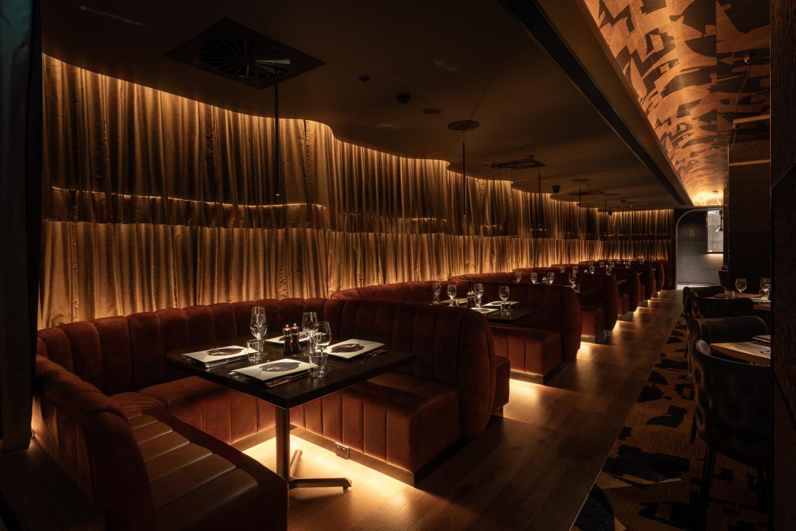 Restaurant Meat & Wine co., African Queen with lighting by Ark Lighting