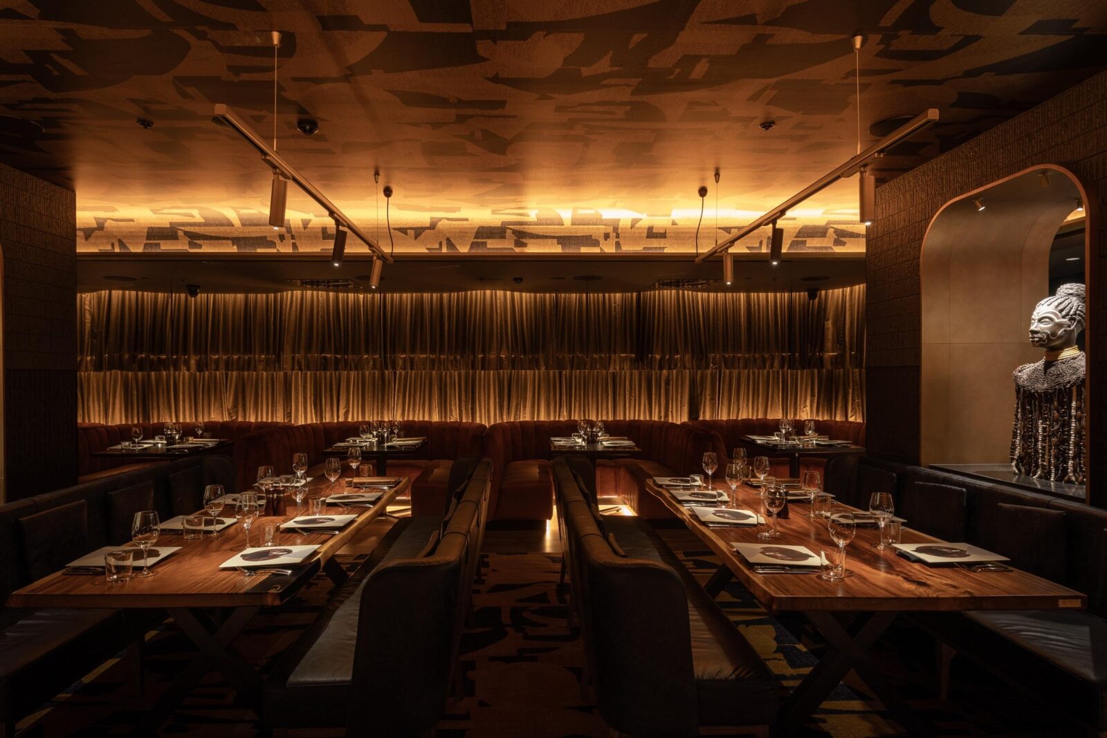 Restaurant Meat & Wine co., African Queen with lighting by Ark Lighting