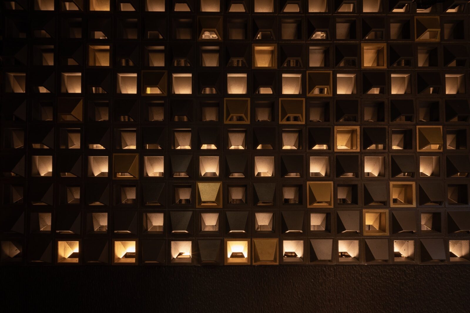 Restaurant Meat & Wine co., African Queen with lighting by Ark Lighting