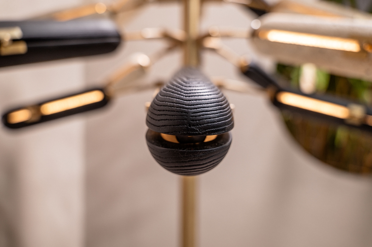 Dark Horse Light, detail