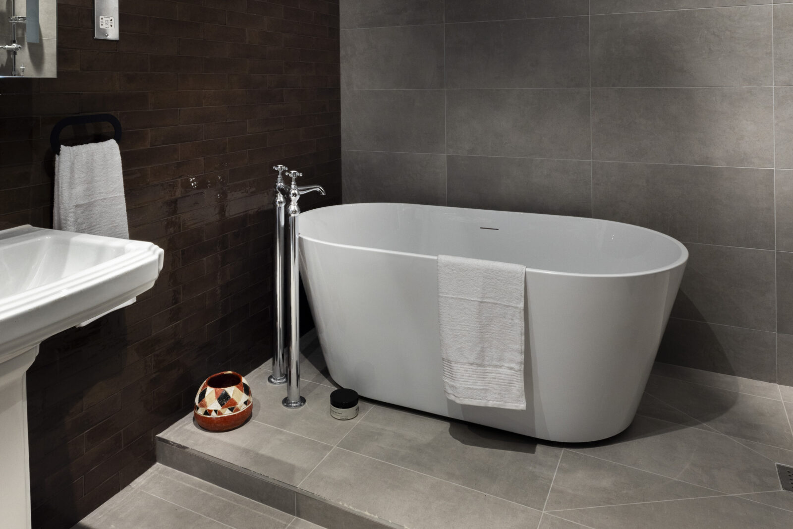 Pal Pang and the Architecture of Stillness
