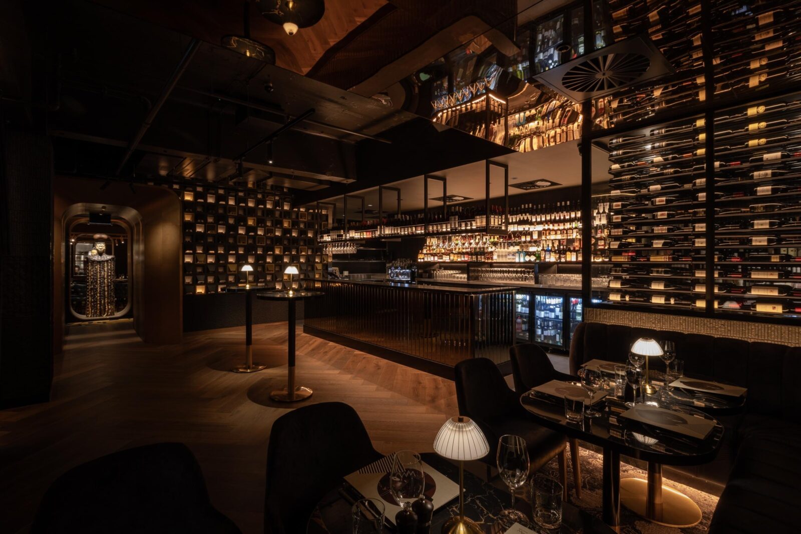 Restaurant Meat & Wine co., African Queen with lighting by Ark Lighting