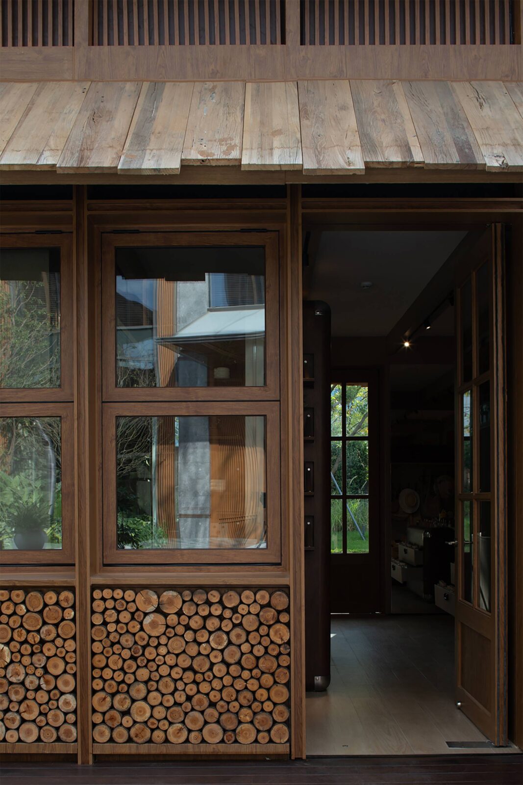 ENJOYDESIGN and Bluemoon Design retail spaces